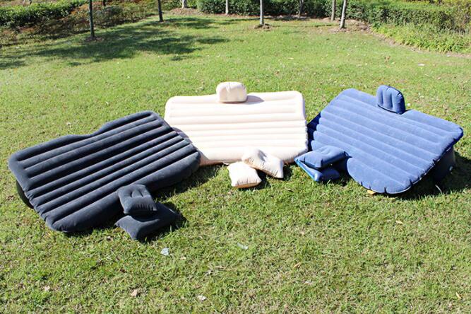 Cama inflable con forma de coche – Acolchada y portátil.