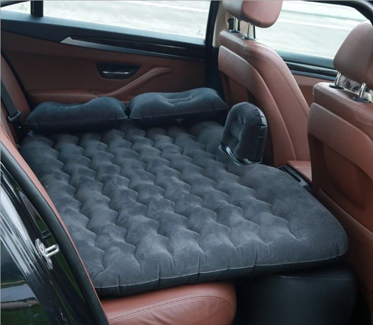 Cama inflable con forma de coche – Acolchada y portátil.